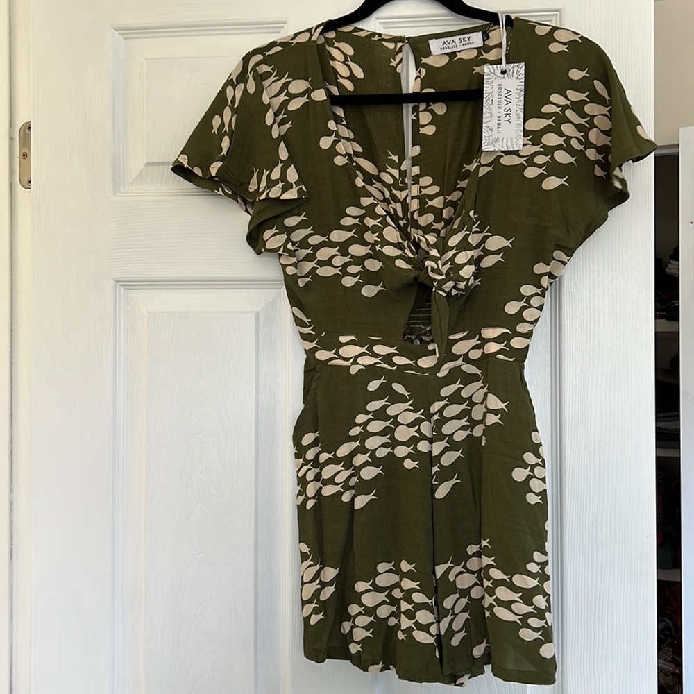 NWT Ava Sky Romper Kiwi